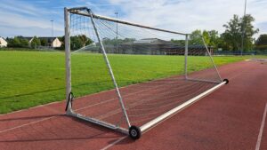 Sportanlage mit Tor und Großspielfeld