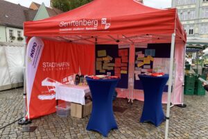 Stand auf dem Senftenberger Wochenmarkt
