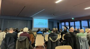 Präsentation vor Menschenmenge